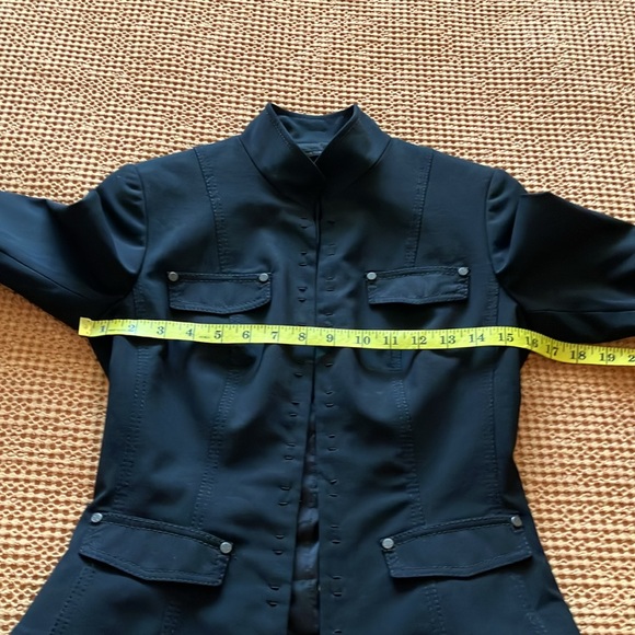 Fabulous Elie Tahari black jacket w/great lines&stitch detail & hook&eye closure - Picture 12 of 16